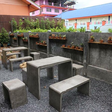 Maya Bed And Food Hostel Чиангмай Екстериор снимка