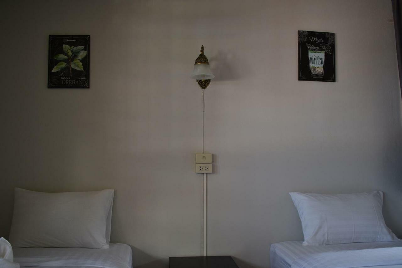Maya Bed And Food Hostel Чиангмай Екстериор снимка