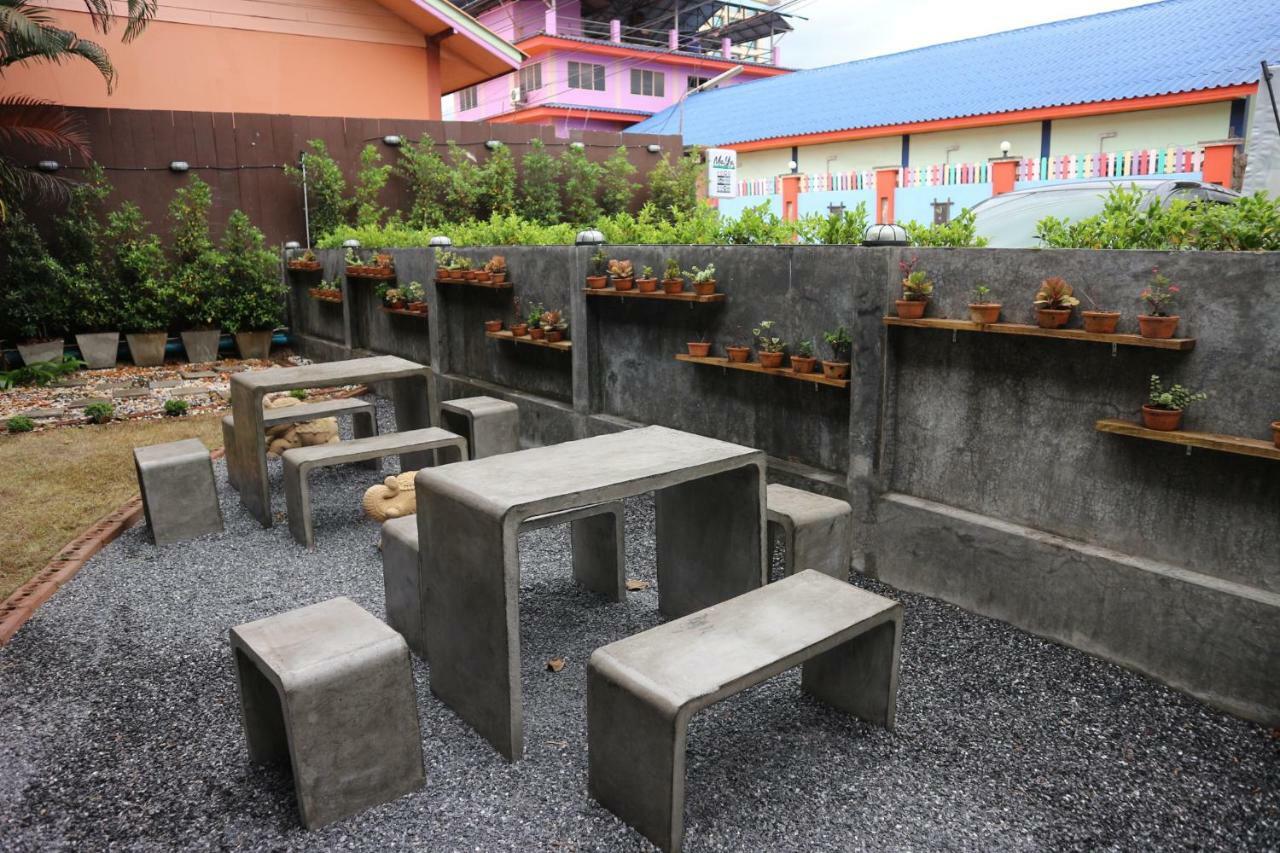 Maya Bed And Food Hostel Чиангмай Екстериор снимка