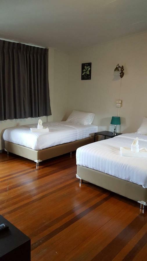 Maya Bed And Food Hostel Чиангмай Екстериор снимка