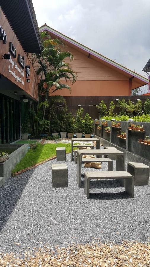 Maya Bed And Food Hostel Чиангмай Екстериор снимка